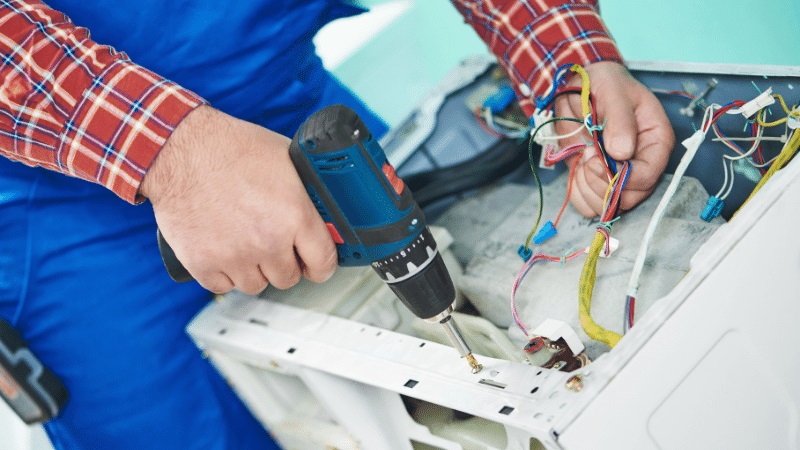 Güzelbahçe Ferroli Ferroli çamaşır makinesi kart tamiri – Su almama arızası orijinal parça ile giderildi. - Teknik servis örneği